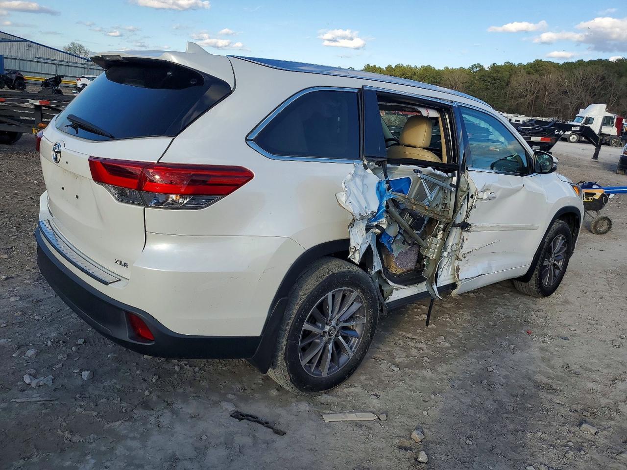 2018 TOYOTA HIGHLANDER