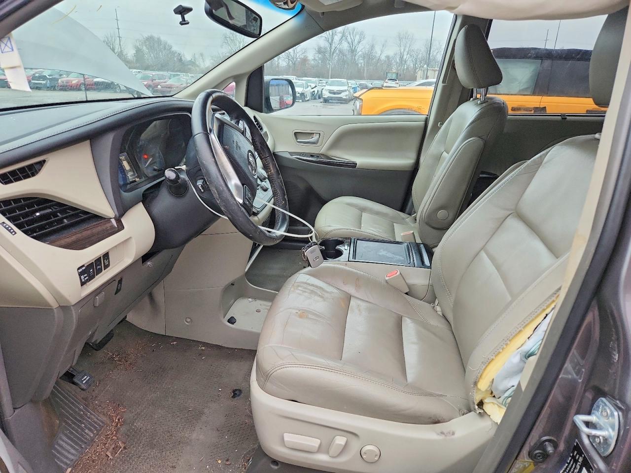 2017 TOYOTA SIENNA