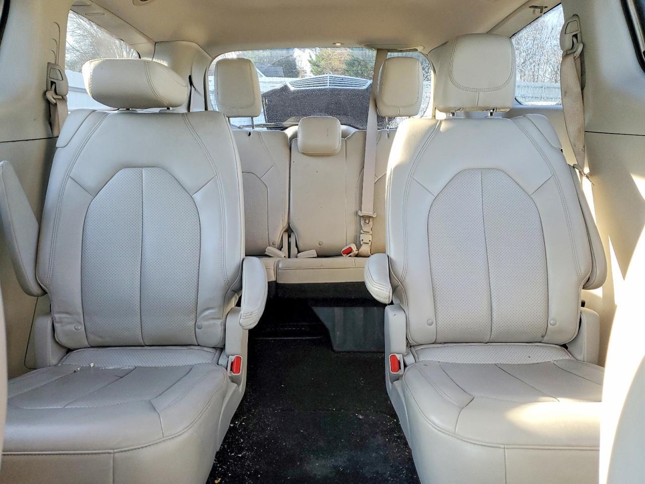 2021 CHRYSLER Voyager