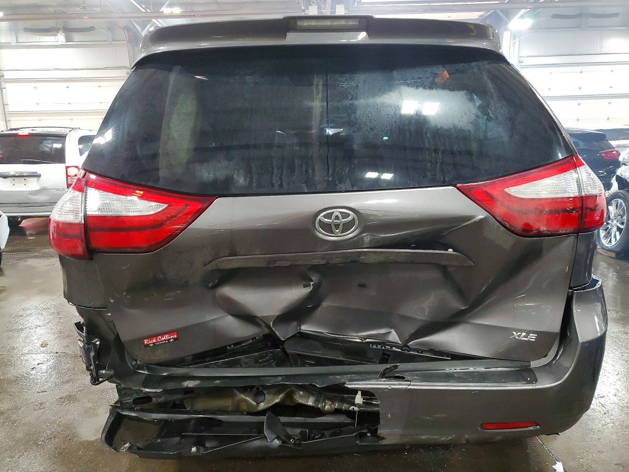 2019 TOYOTA SIENNA
