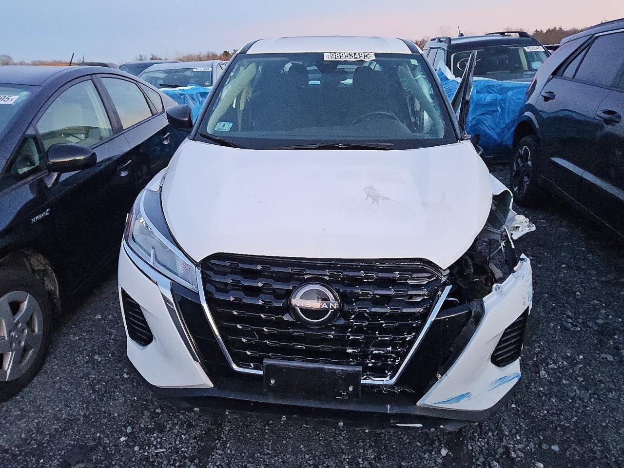 2024 NISSAN KICKS