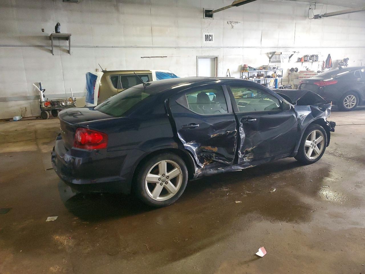 2013 DODGE Avenger