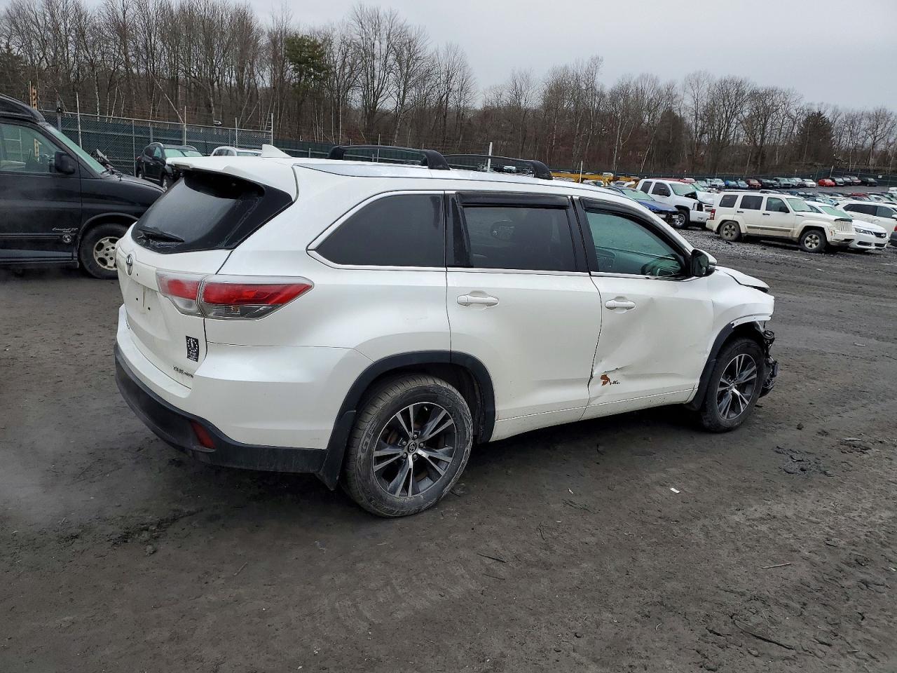 2016 TOYOTA HIGHLANDER