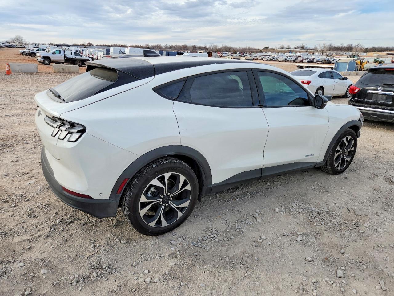 2024 FORD Mustang Mach-E