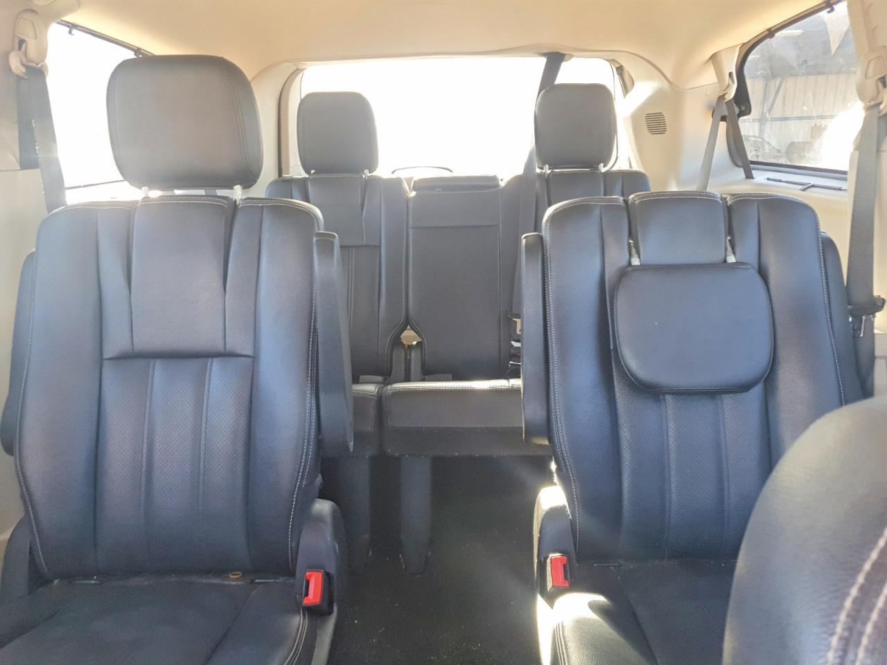 2016 CHRYSLER Town & Country