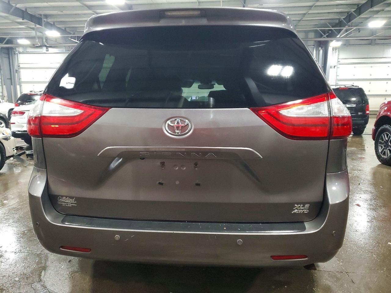 2015 TOYOTA SIENNA