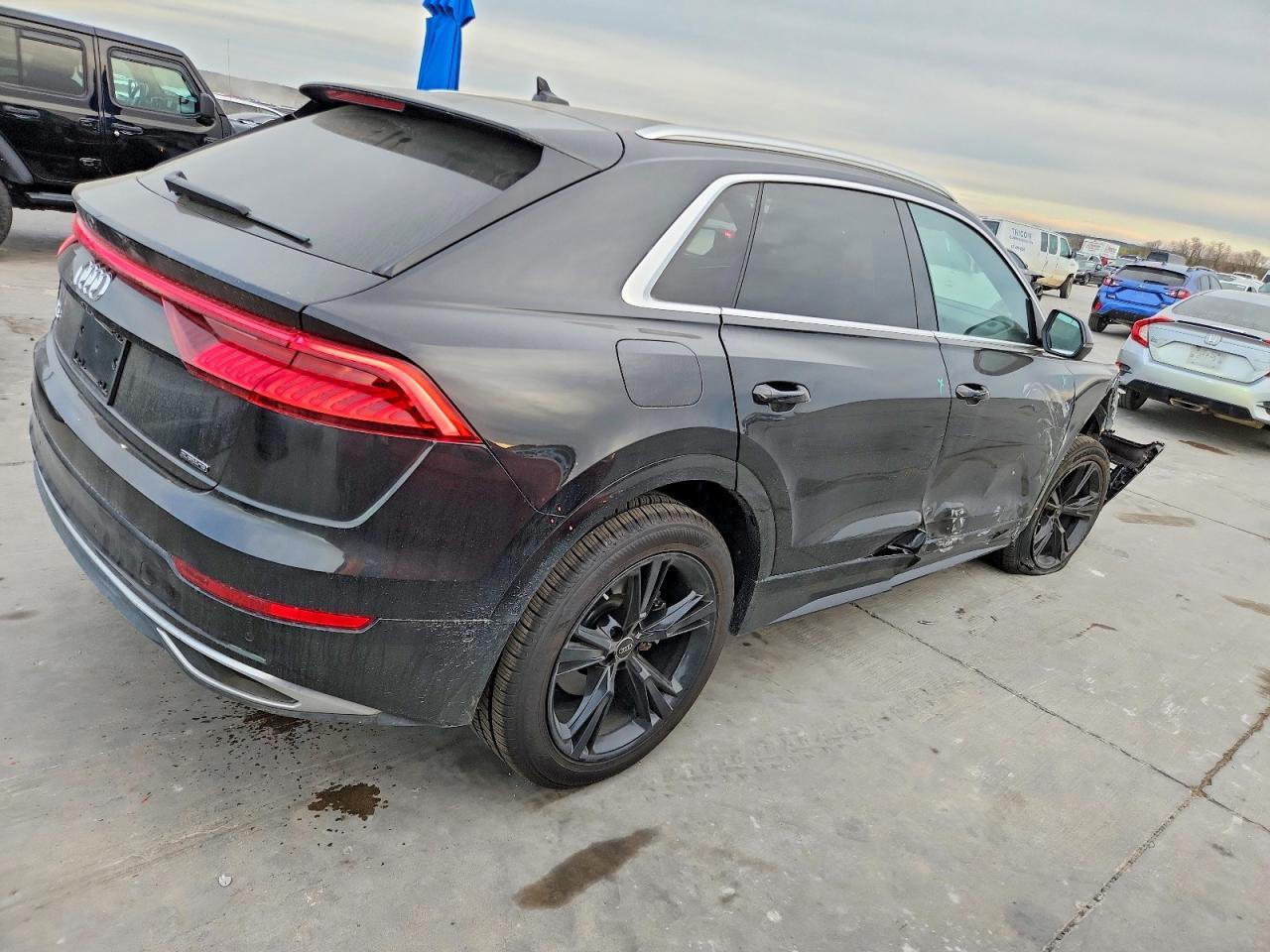 2023 AUDI Q8