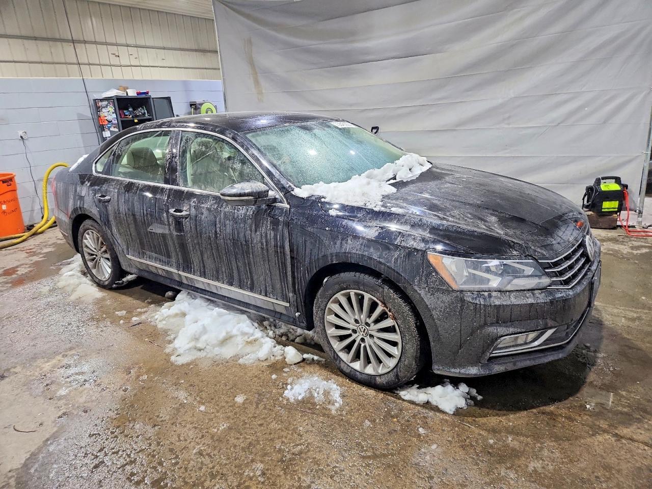 2016 VOLKSWAGEN Passat