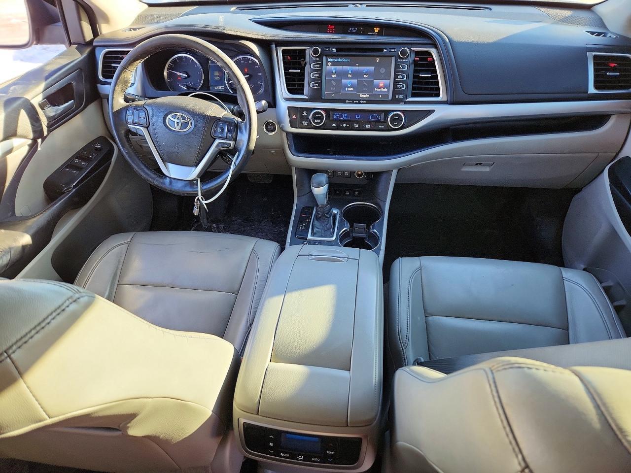 2017 TOYOTA HIGHLANDER