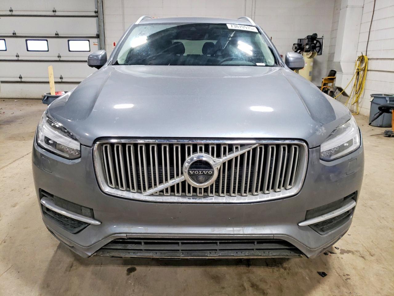 2016 VOLVO XC90