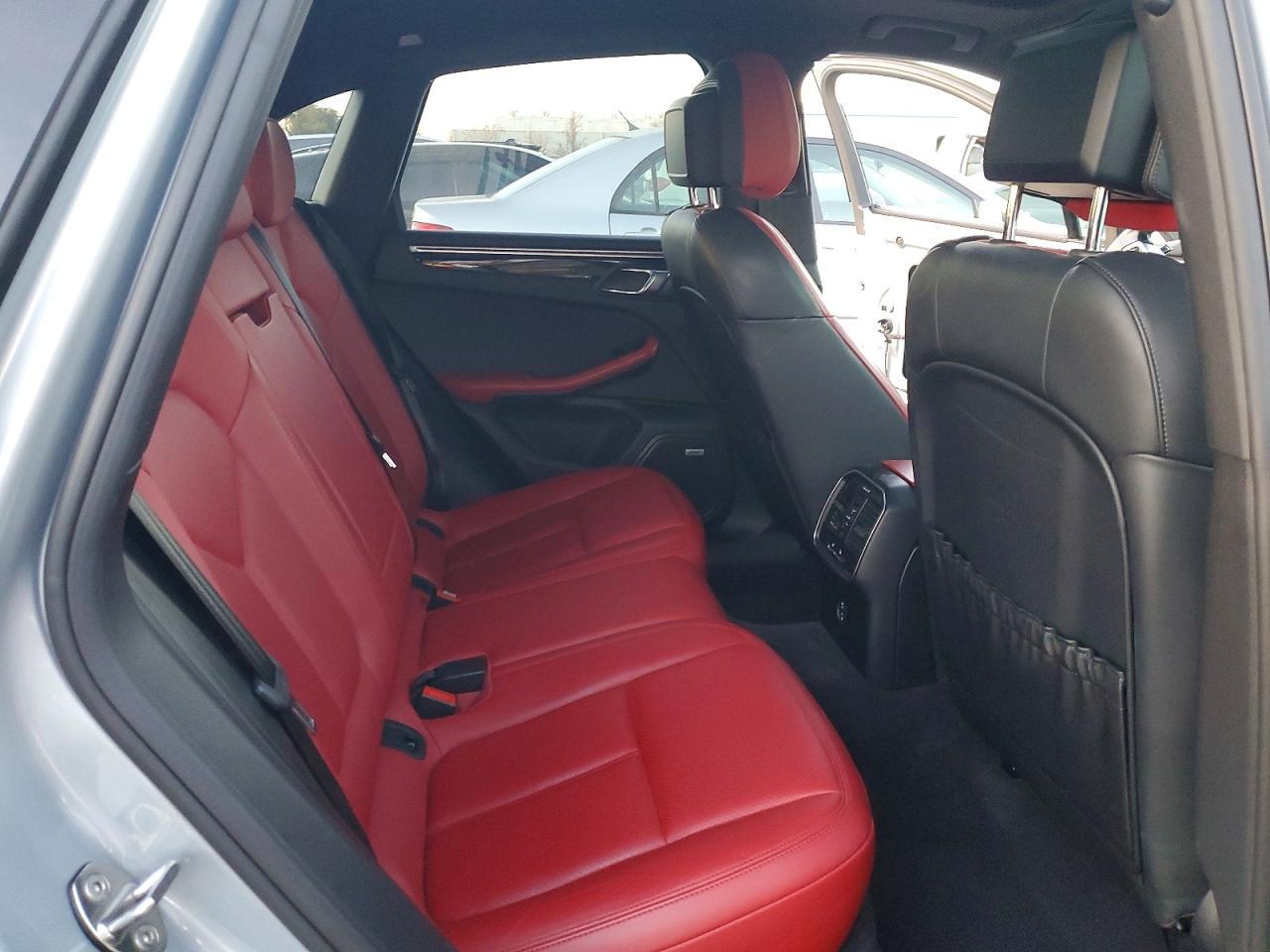 2020 PORSCHE Macan