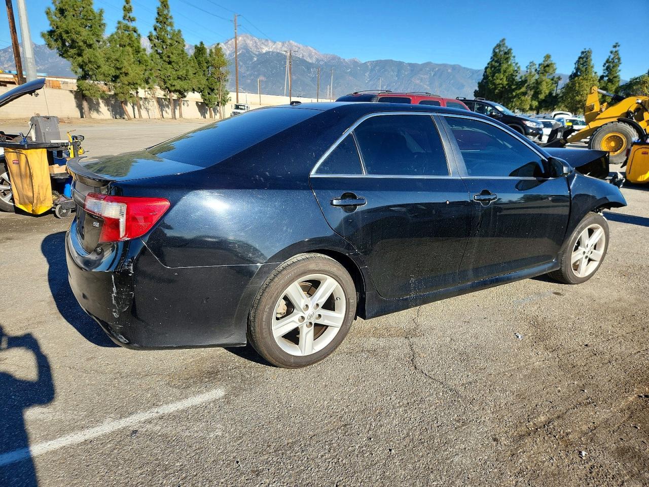 2014 TOYOTA CAMRY