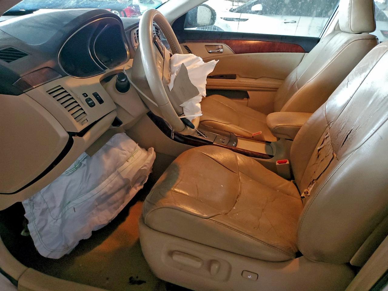 2011 TOYOTA Avalon