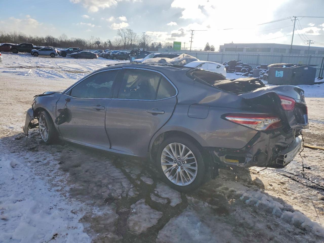 2018 TOYOTA CAMRY