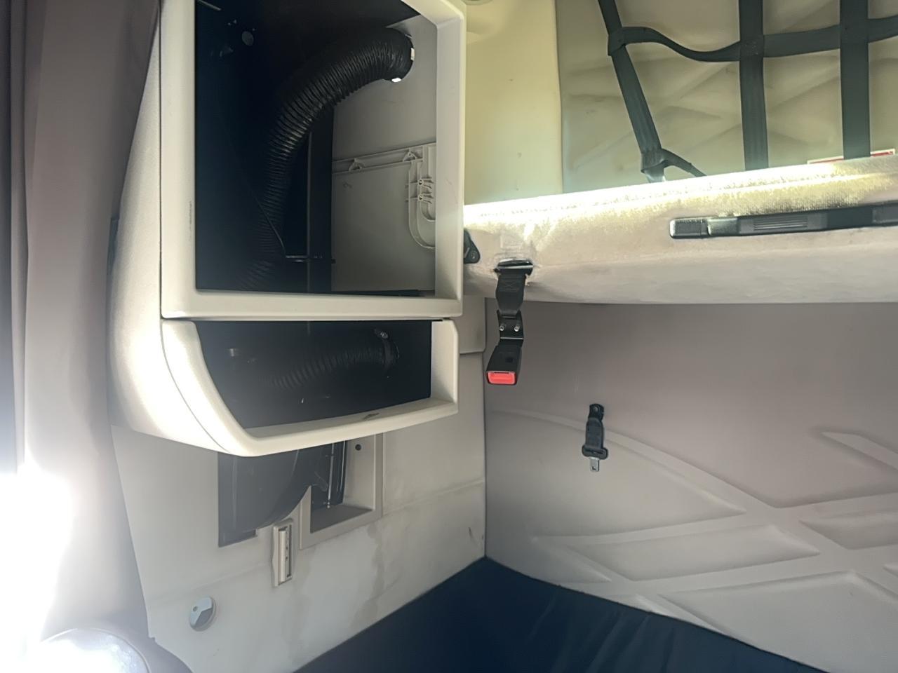 2014 VOLVO Vn