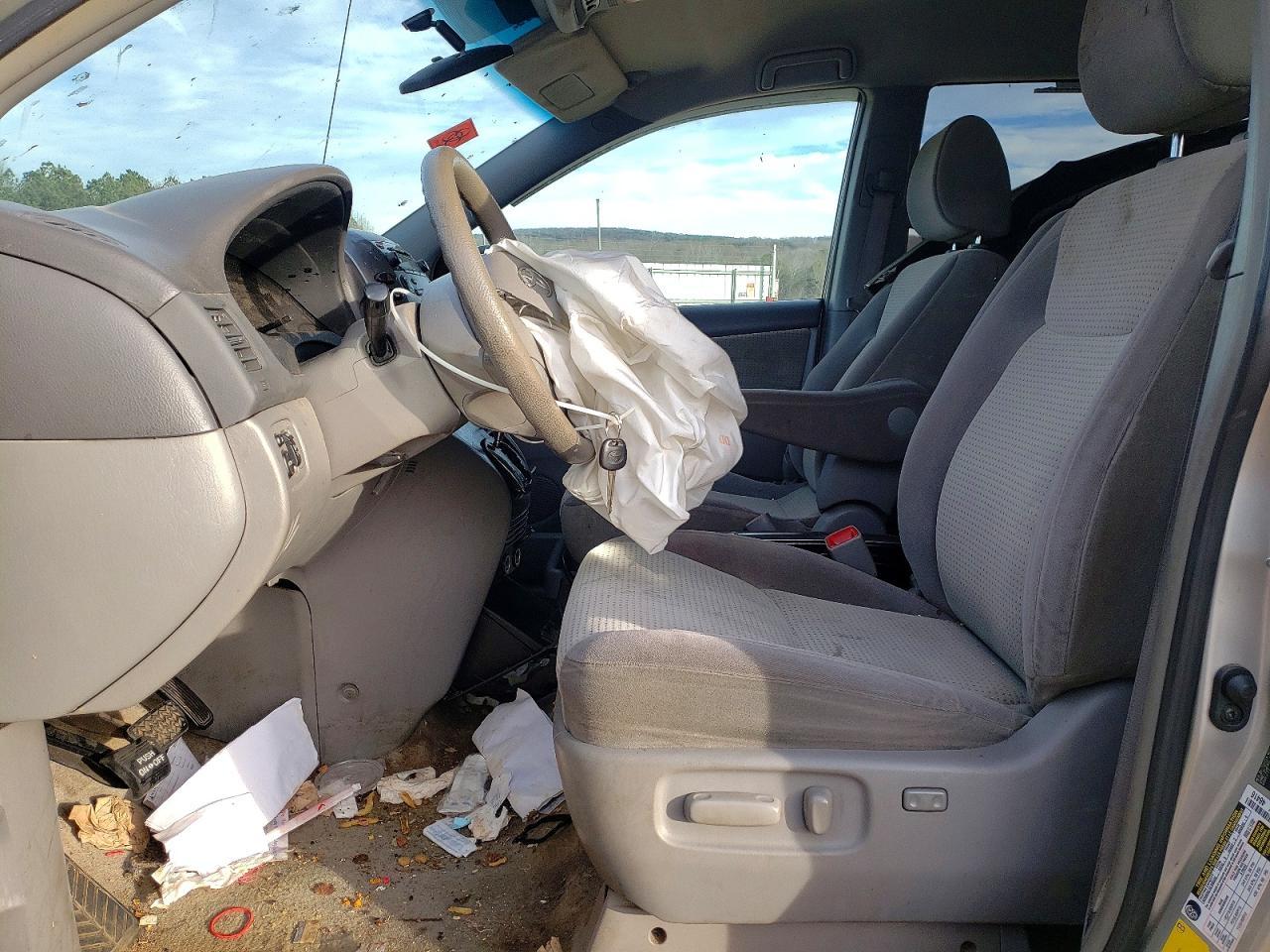 2009 TOYOTA SIENNA