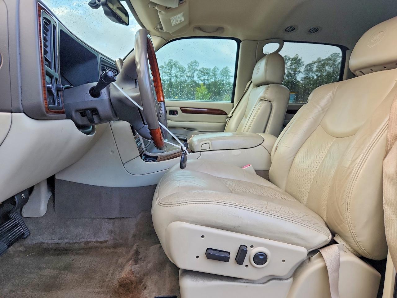 2004 CADILLAC Escalade ESV
