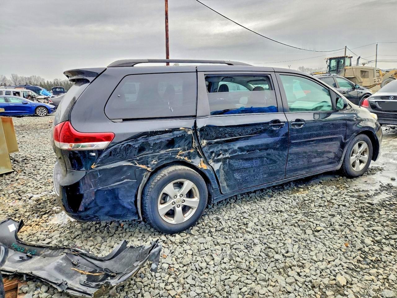 2014 TOYOTA SIENNA