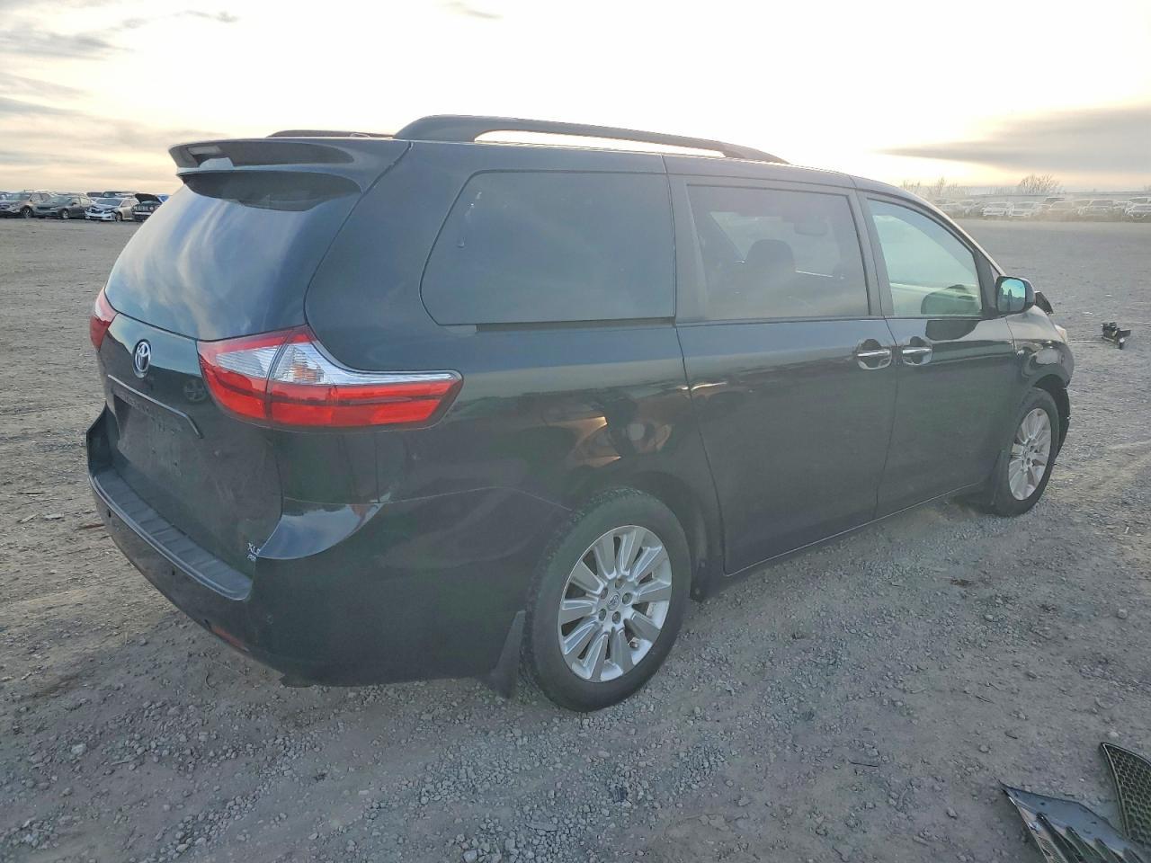 2016 TOYOTA SIENNA