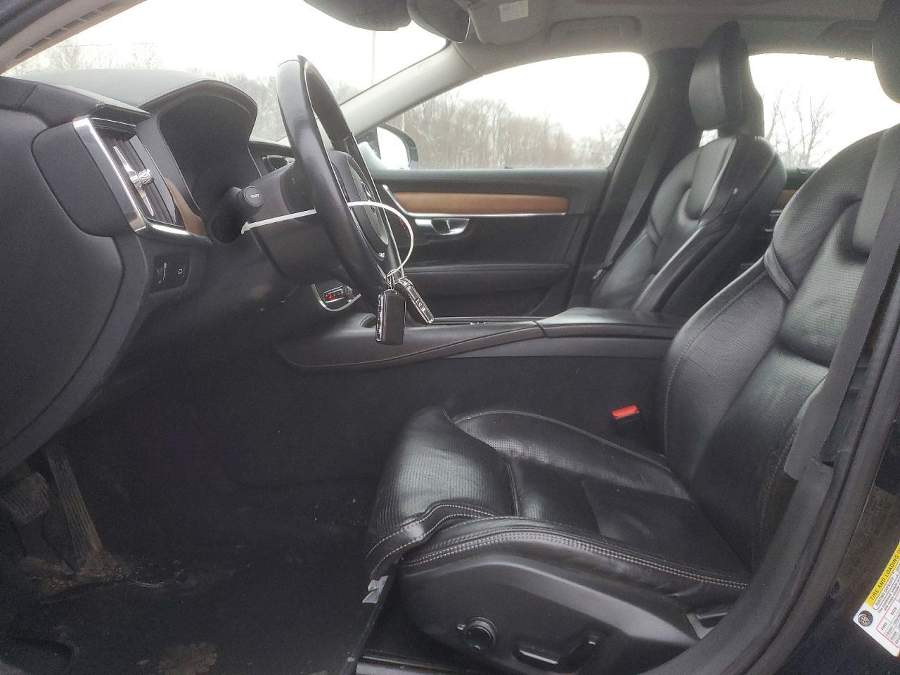 2017 VOLVO S90