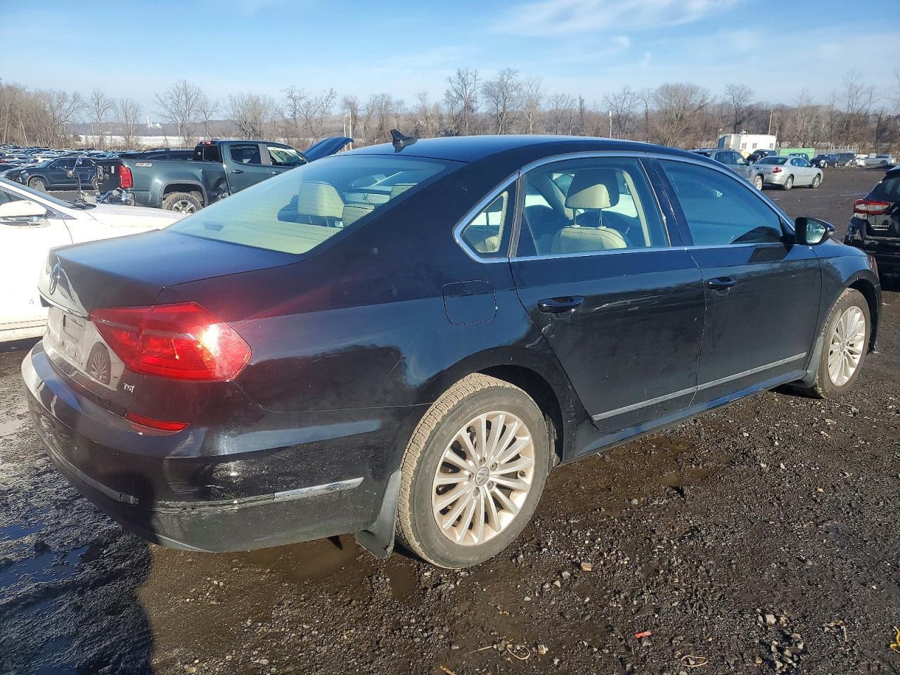 2016 VOLKSWAGEN Passat