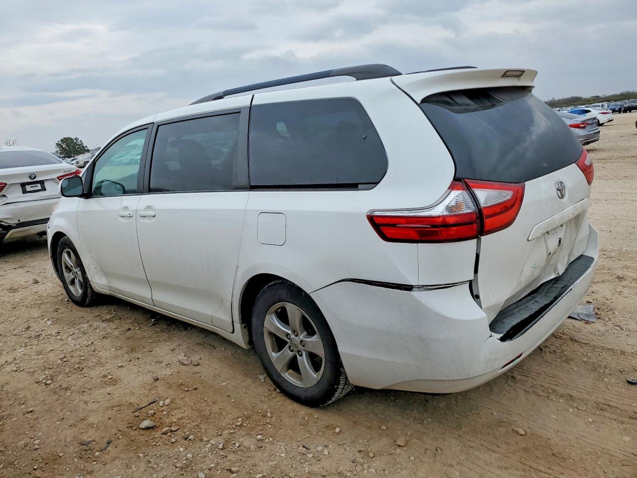 2016 TOYOTA SIENNA