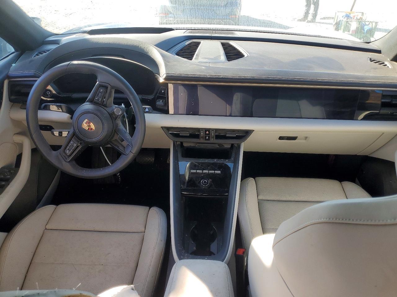2024 PORSCHE Macan