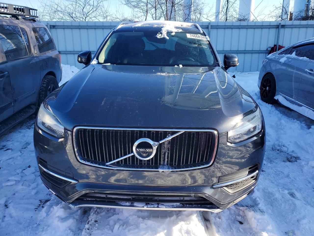 2017 VOLVO XC90