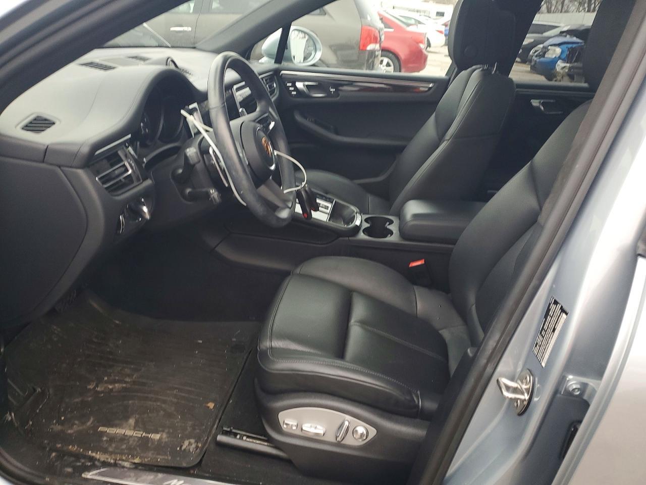 2022 PORSCHE Macan