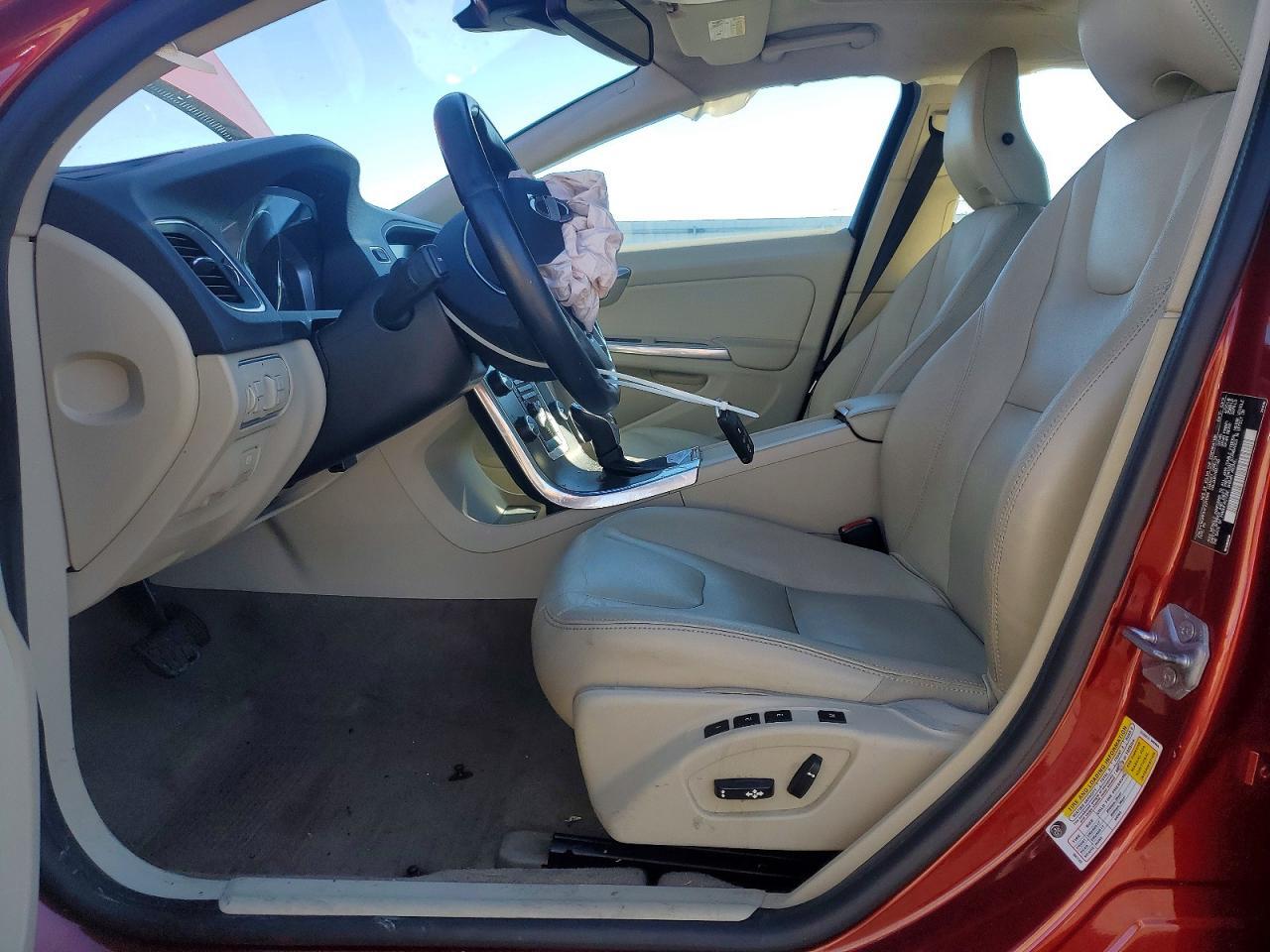 2015 VOLVO S60