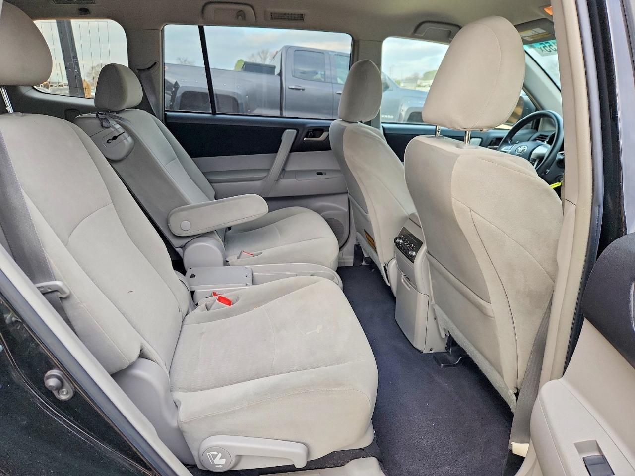 2011 TOYOTA HIGHLANDER