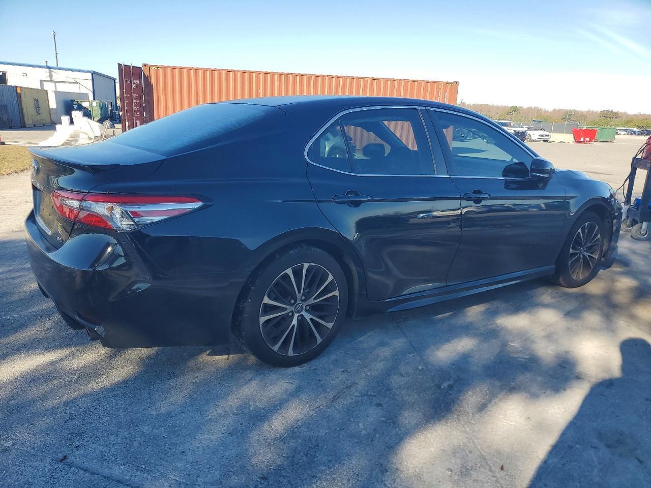 2018 TOYOTA CAMRY