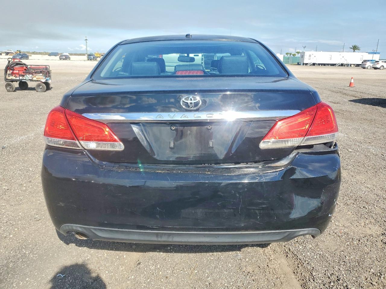 2011 TOYOTA Avalon