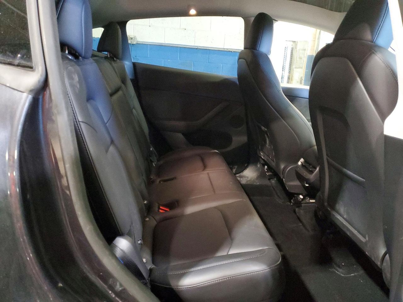 2025 TESLA MODEL Y