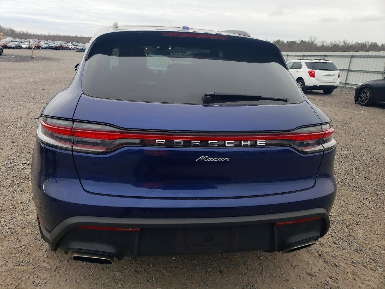 2024 PORSCHE Macan