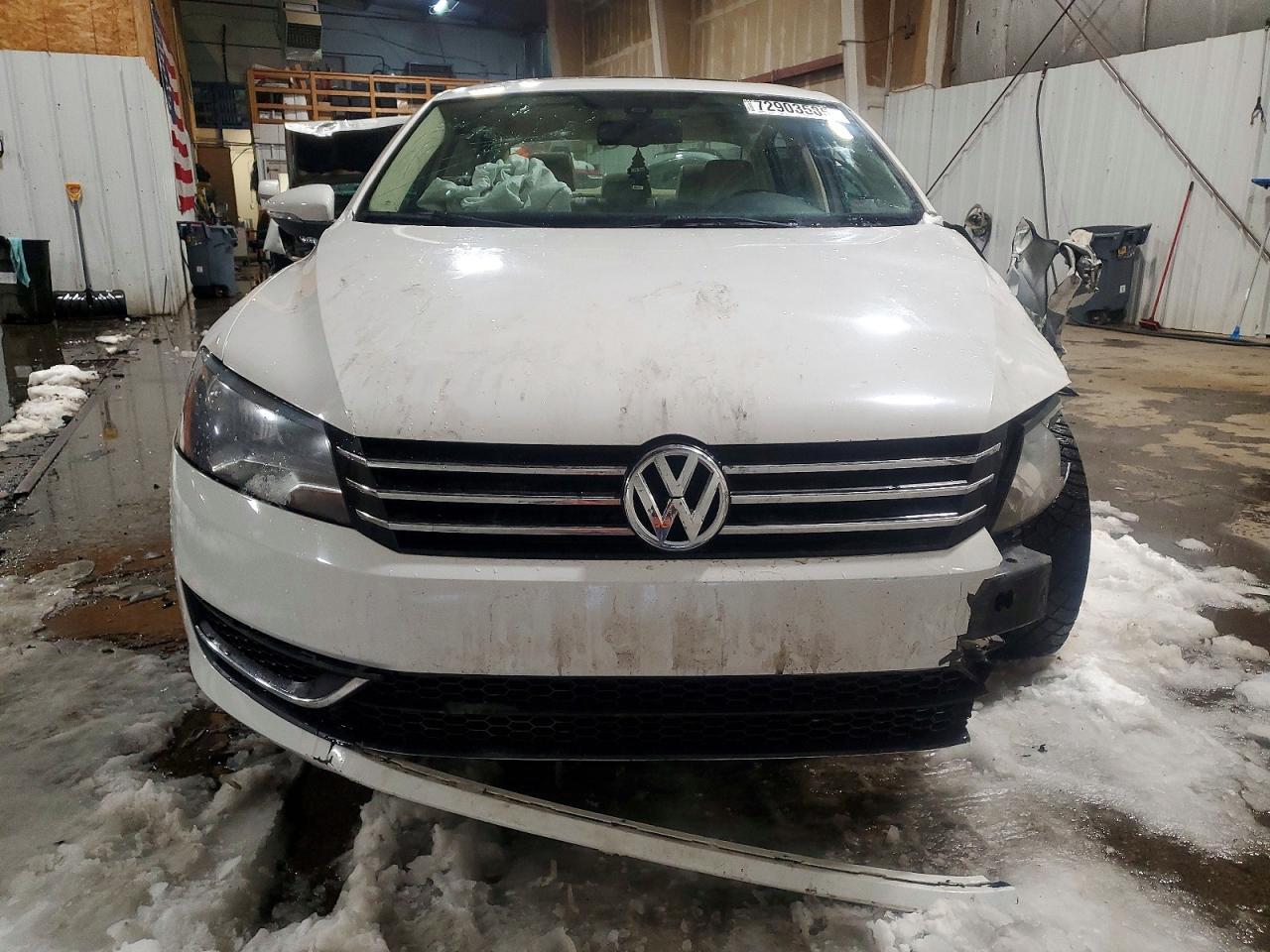 2012 VOLKSWAGEN Passat