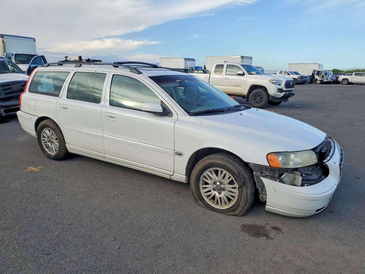 2005 VOLVO V70