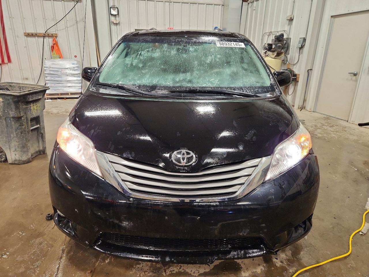 2014 TOYOTA SIENNA