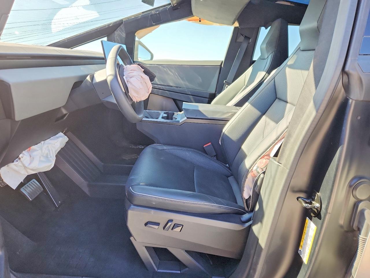 2024 TESLA Cybertruck