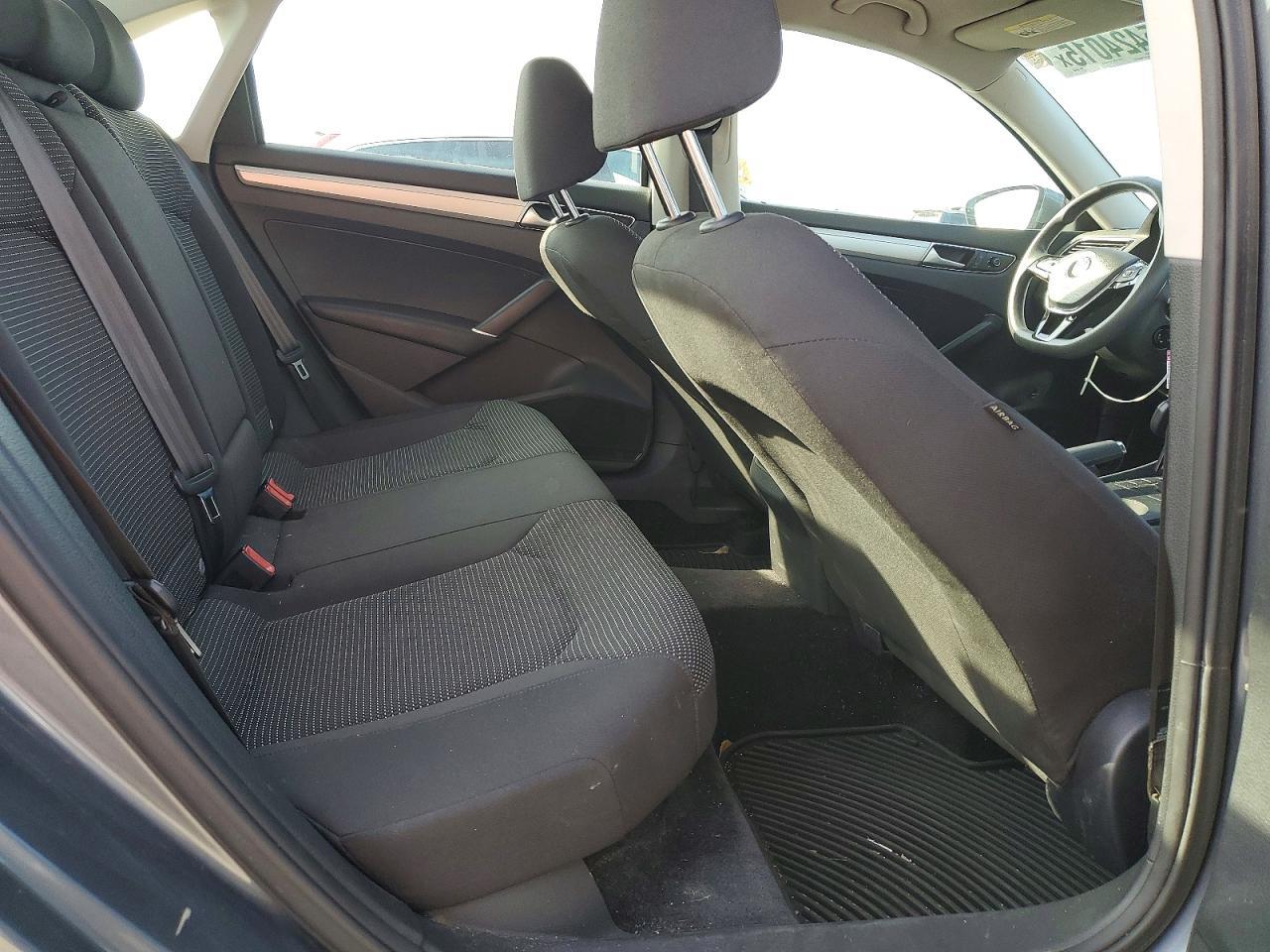 2016 VOLKSWAGEN Passat