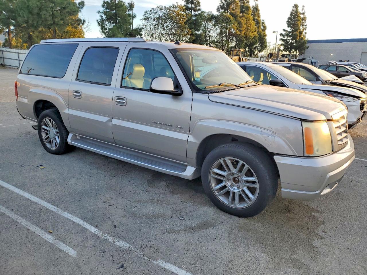2004 CADILLAC Escalade ESV