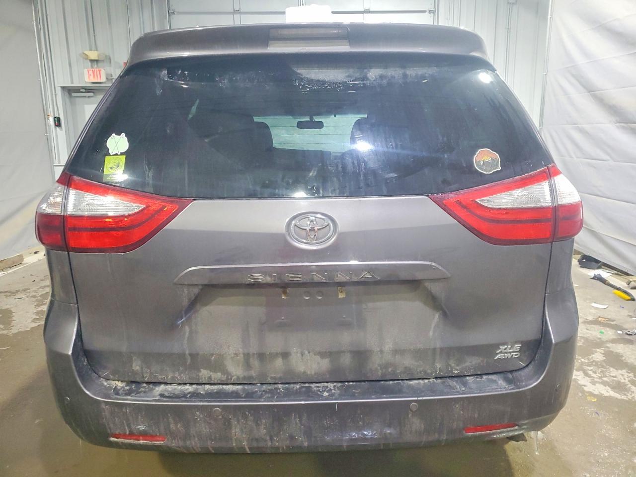 2015 TOYOTA SIENNA