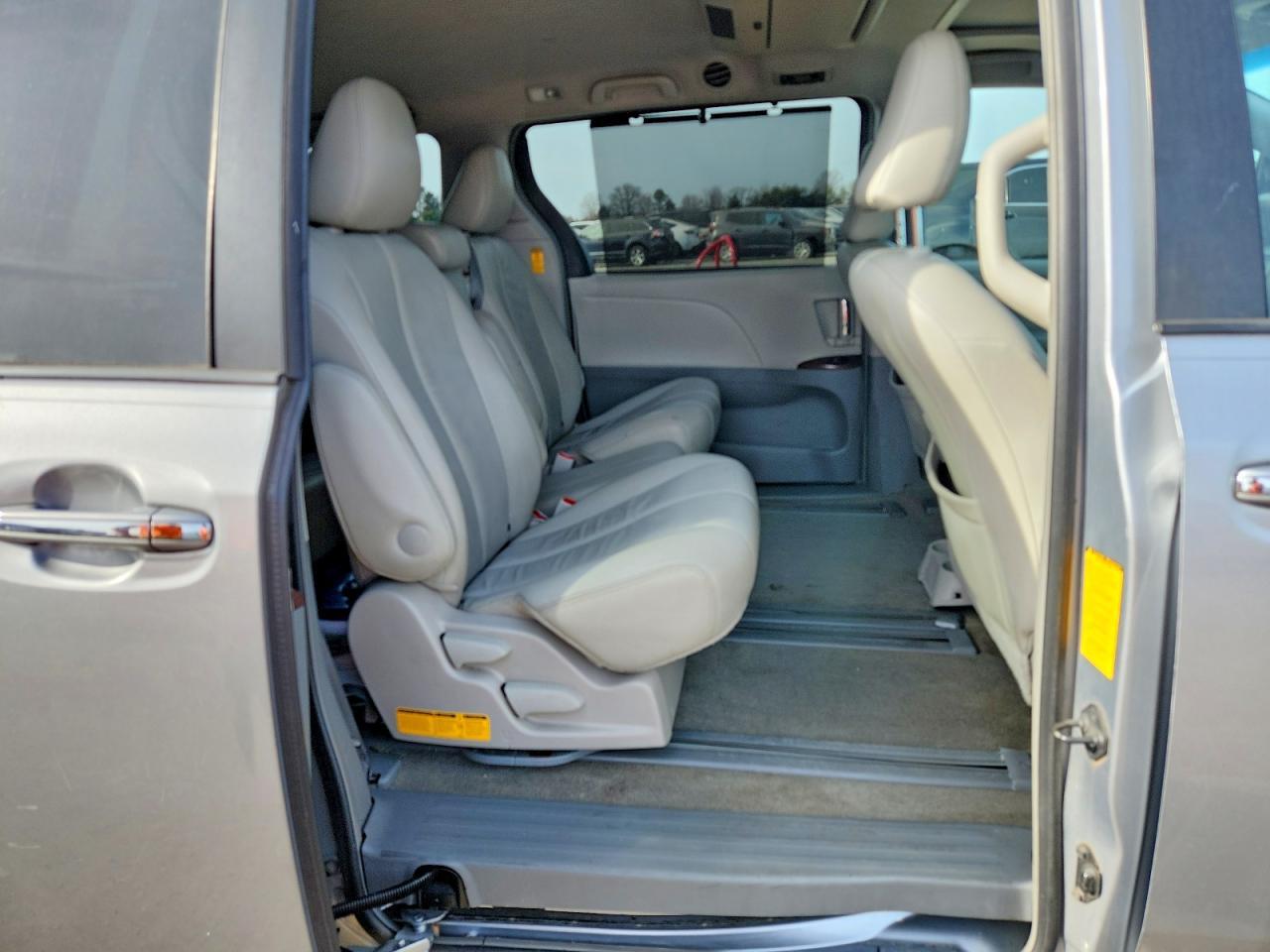 2014 TOYOTA SIENNA