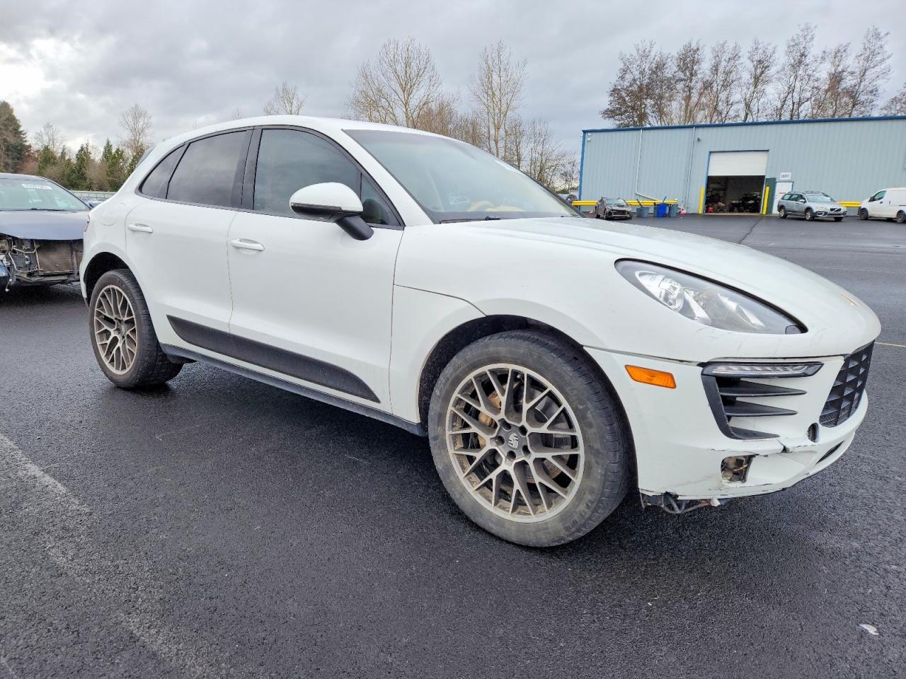 2016 PORSCHE Macan