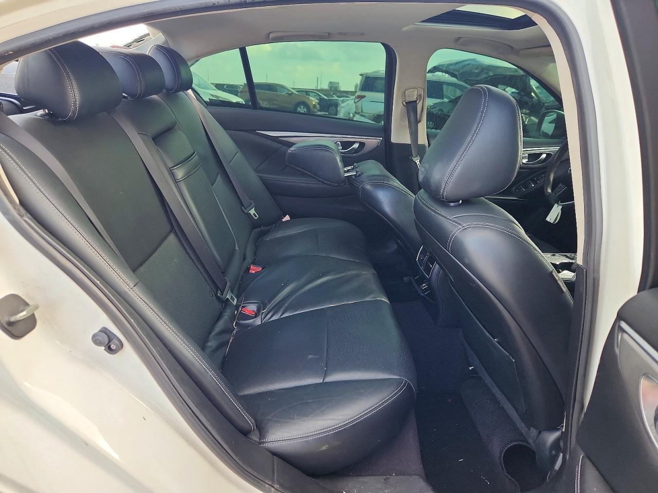 2015 INFINITI Q50