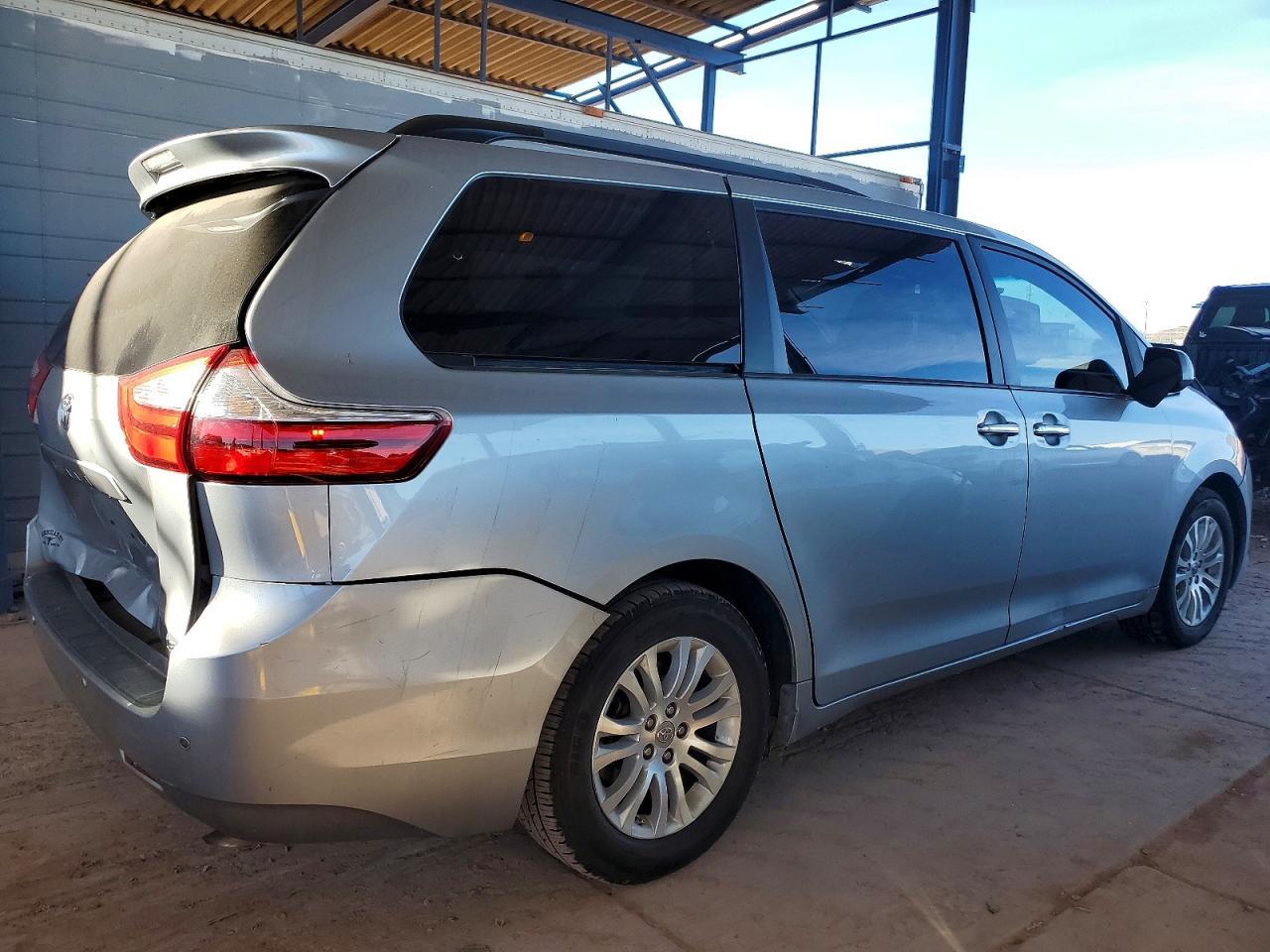 2015 TOYOTA SIENNA