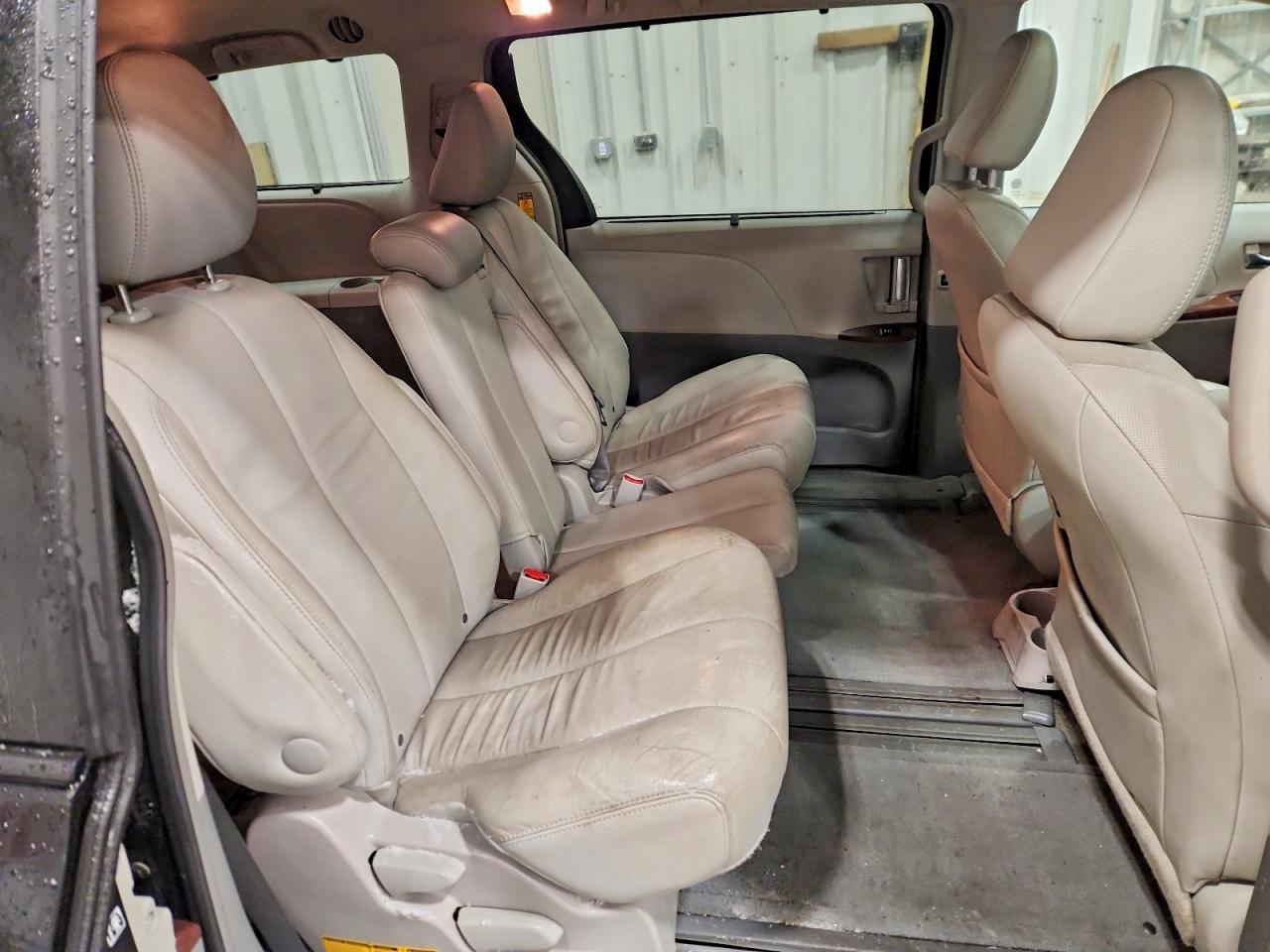 2014 TOYOTA SIENNA