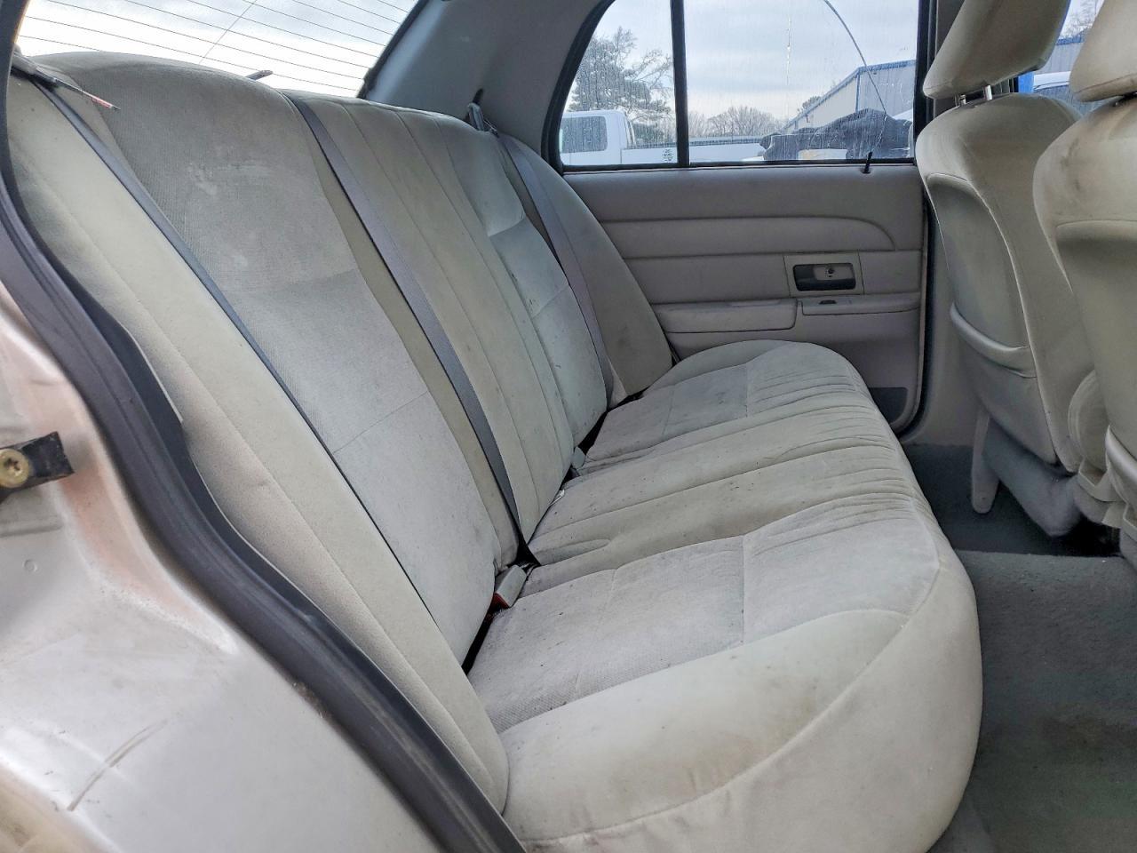 2004 FORD Crown Victoria