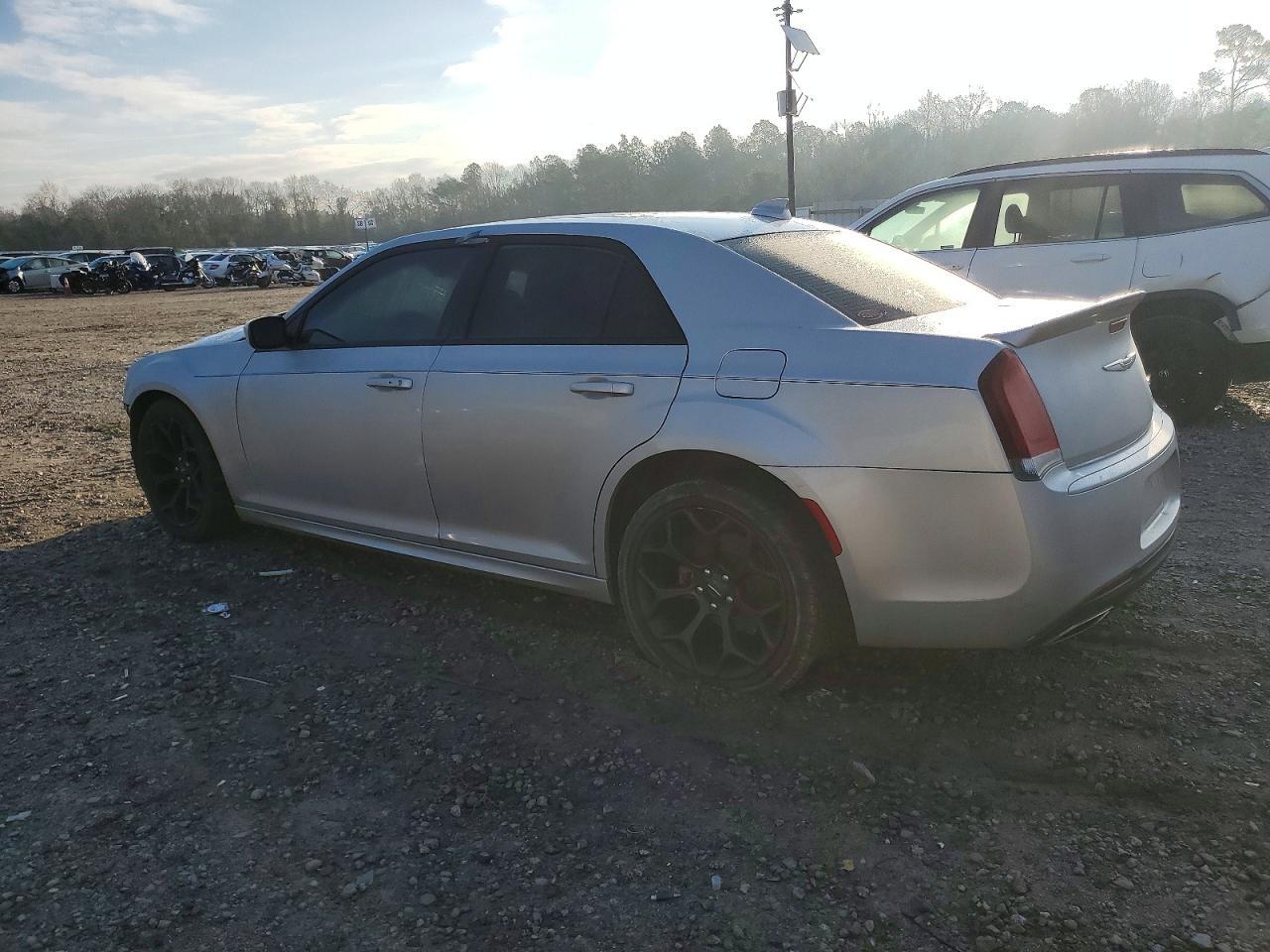 2019 CHRYSLER 300