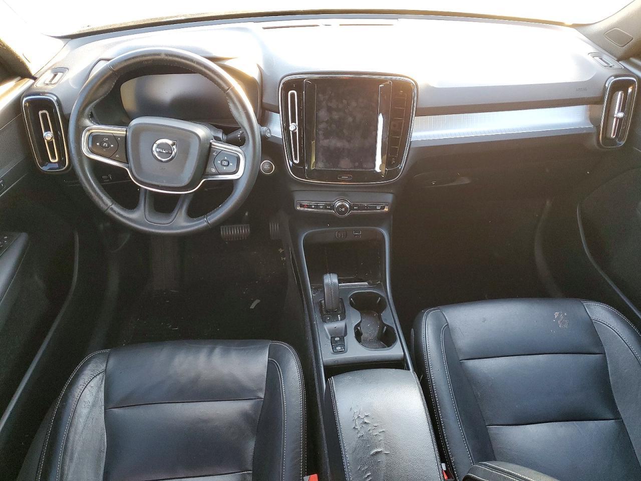 2019 VOLVO XC40
